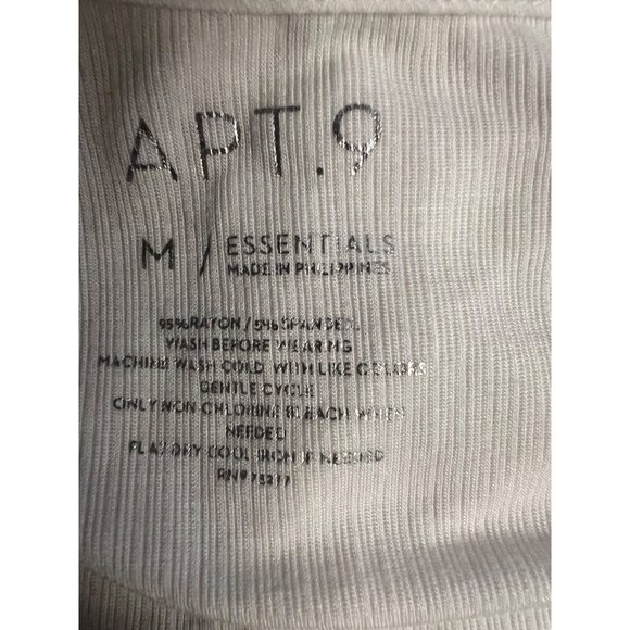 Apr 9 women’s medium white blouse round neck short sleeve stretch - Picture 7 of 7